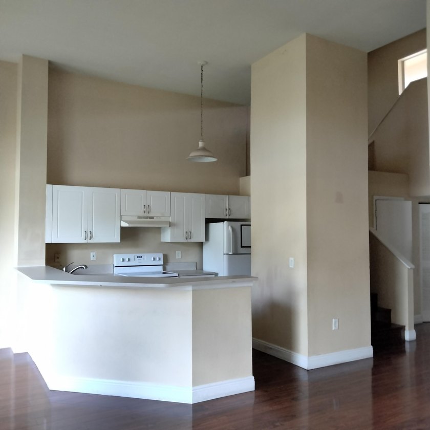 REAR OPPORTUNITY- BEAUTIFUL 2BR/2BTH , 2 STORY TOWNHOUSE - photo 2