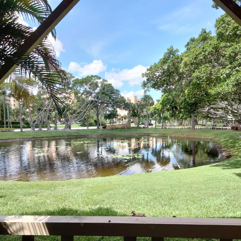 REAR OPPORTUNITY- BEAUTIFUL 2BR/2BTH , 2 STORY TOWNHOUSE - photo 3