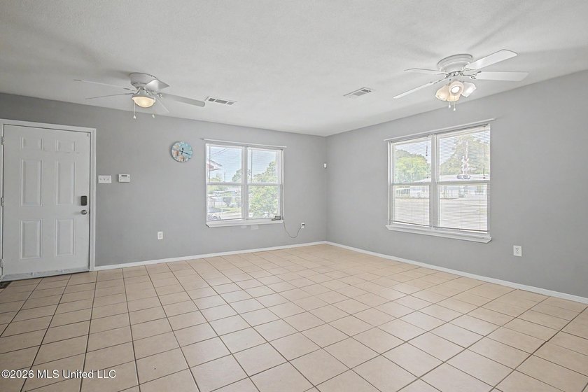 Don't miss out on this charming 3-bedroom, 1-bath home located - photo 2