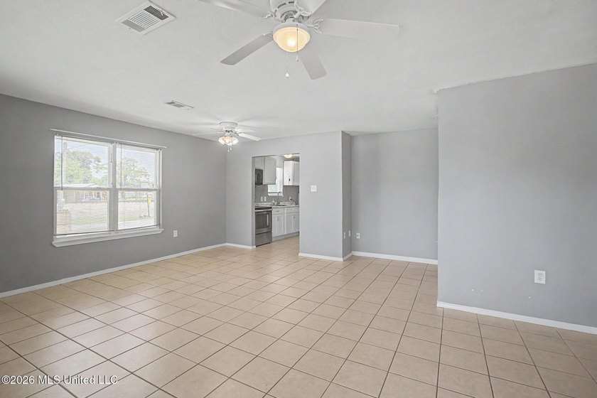 Don't miss out on this charming 3-bedroom, 1-bath home located - photo 4