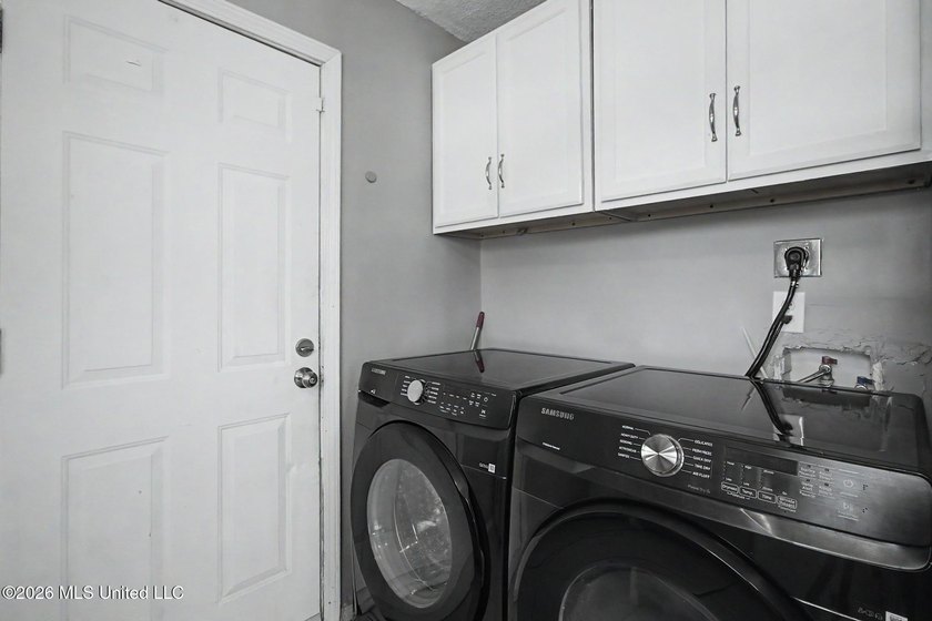 Don't miss out on this charming 3-bedroom, 1-bath home located - photo 7