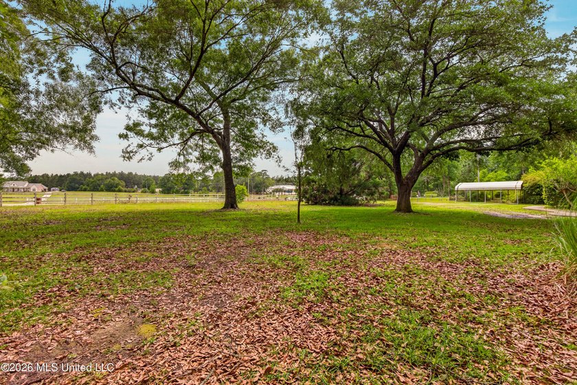 Price improved! Bring your offer! Nestled on approximately 3.1 - photo 8