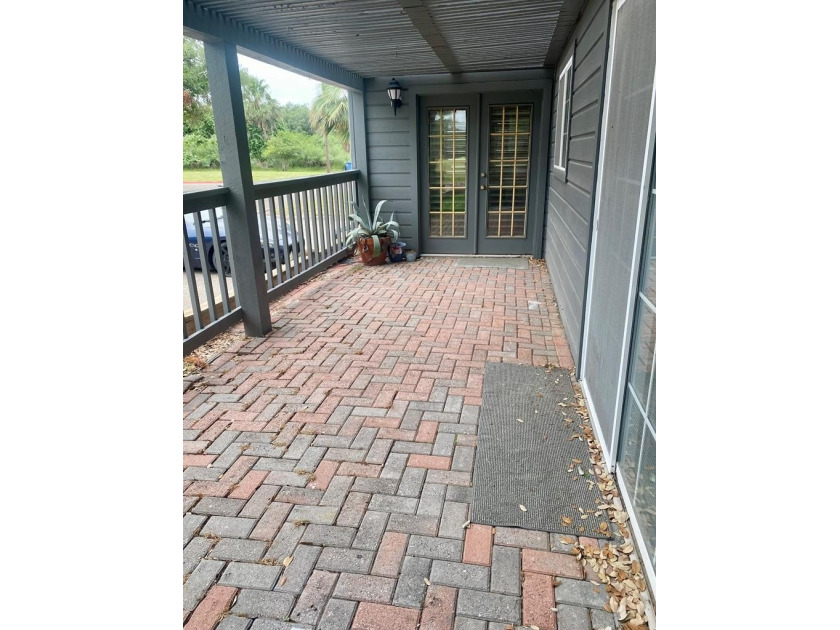 Spacious ground-floor 2-bedroom, 2.5-bath corner unit with a - photo 24