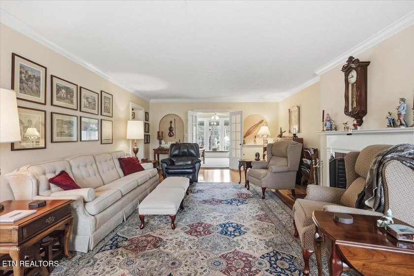 Step into a piece of Clinton's history at 607 S. Charles G - photo 7