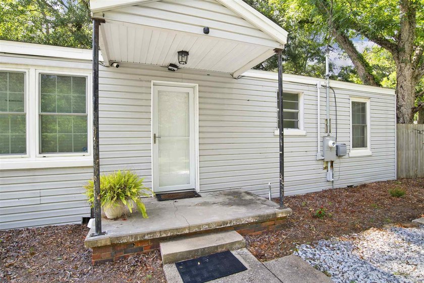 SHORT SALE / AS IS -- Welcome to this charming 3-bedroom - photo 22