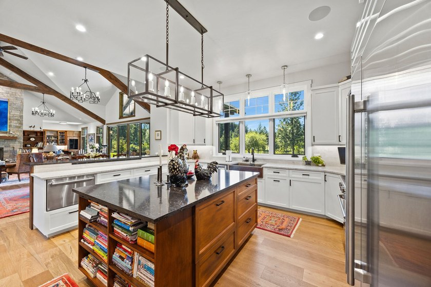 Set within the exclusive, gated enclave of the historic Kootenai - photo 24