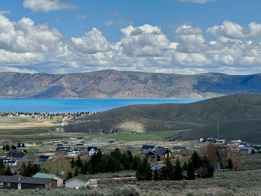 Large 1.08-acre beautiful building lot with amazing lake &amp; - photo 6
