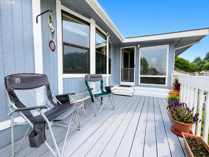 Enjoy coastal living in this well-maintained double-wide - photo 27