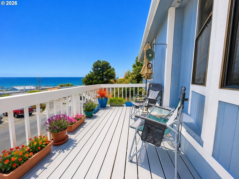 Enjoy coastal living in this well-maintained double-wide - photo 28