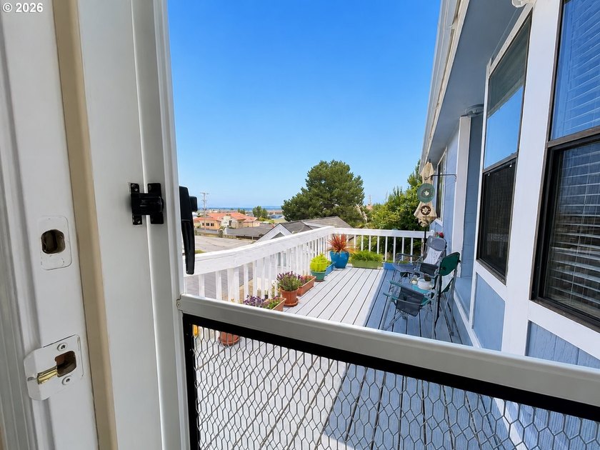 Enjoy coastal living in this well-maintained double-wide - photo 29