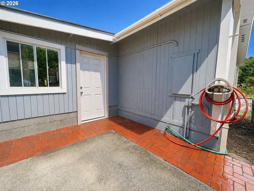 Enjoy coastal living in this well-maintained double-wide - photo 35