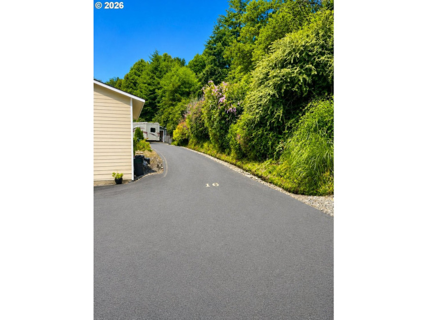 Enjoy coastal living in this well-maintained double-wide - photo 40
