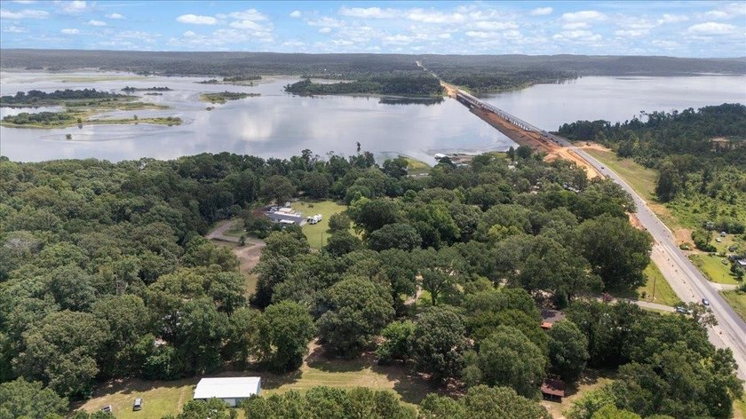 Looking for the perfect place to enjoy East Texas lake living? - photo 41