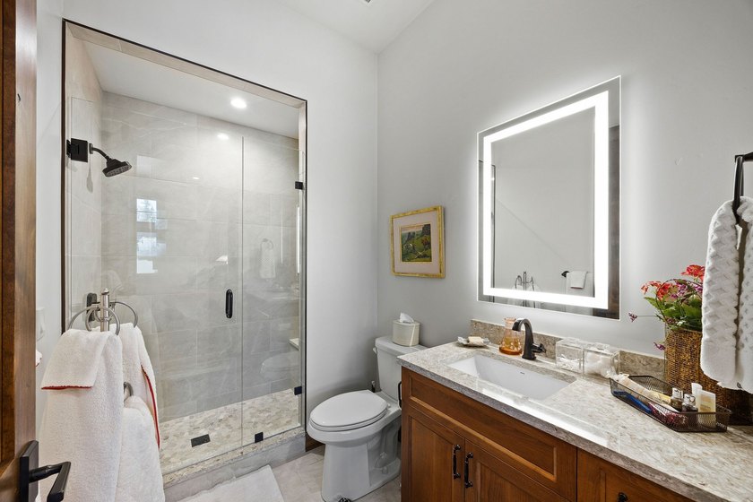 Set within the exclusive, gated enclave of the historic Kootenai - photo 42