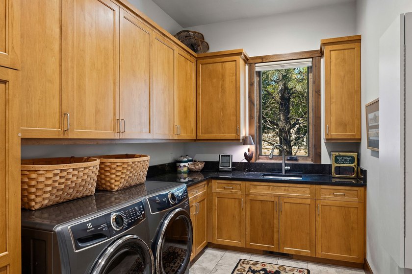 Set within the exclusive, gated enclave of the historic Kootenai - photo 50