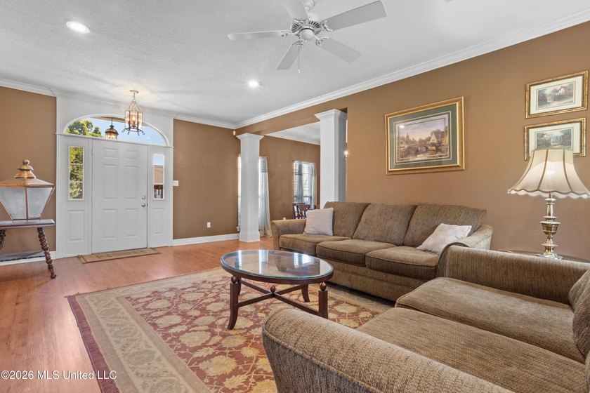 Welcome home to the highly sought-after Northwood Hills - photo 6