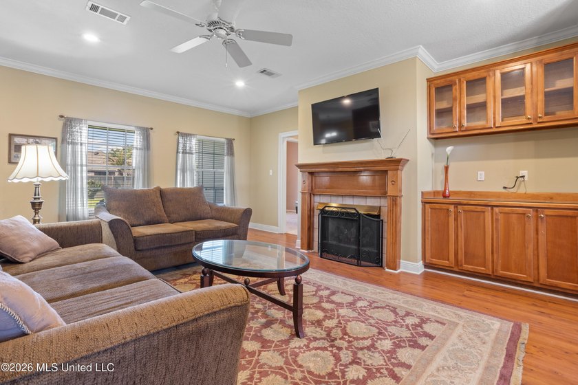 Welcome home to the highly sought-after Northwood Hills - photo 7