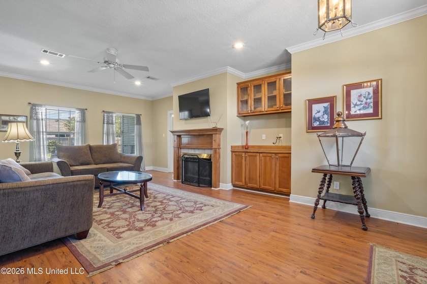 Welcome home to the highly sought-after Northwood Hills - photo 8