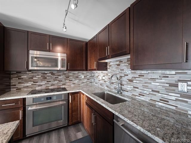 Highly sought-after Birmingham Place condo offering luxury - photo 9