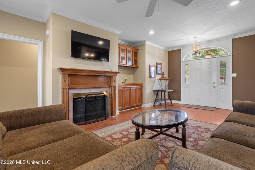 Welcome home to the highly sought-after Northwood Hills - photo 10