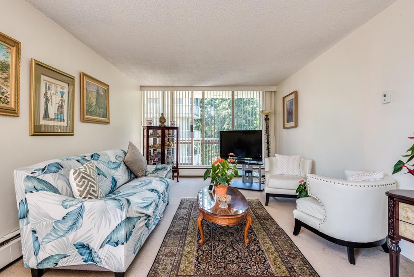 Well maintained southwest corner two bedroom, two bathroom home - photo 8