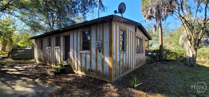 Opportunity awaits in East Savannah! This 2-bedroom, 1-bath home - photo 3