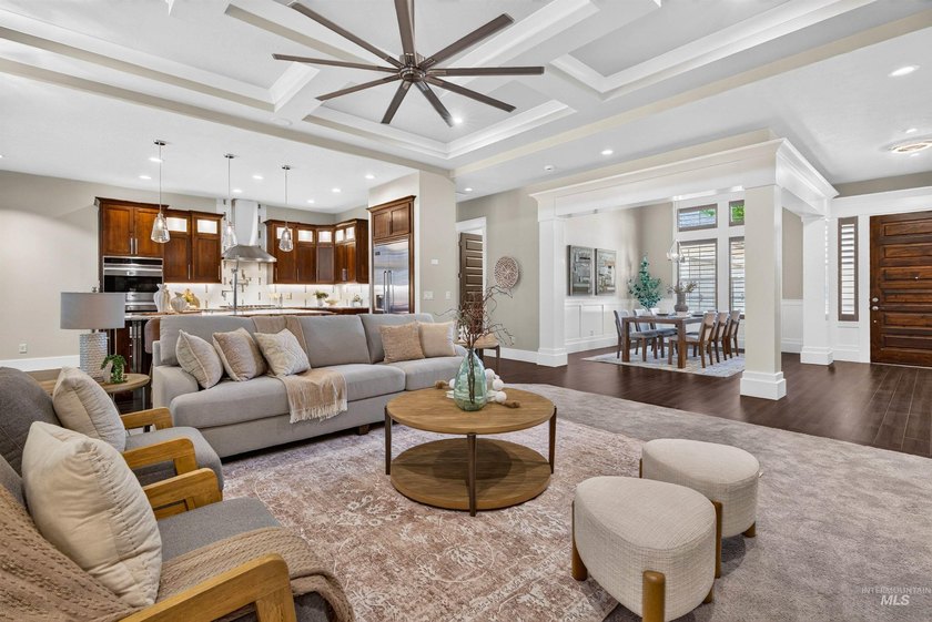 Beautiful James Clyde-built single-level home on a .35-acre - photo 17