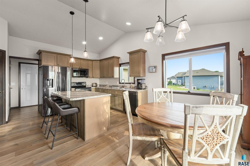 Welcome to this beautifully custom-built 2020 ranch, ideally - photo 18