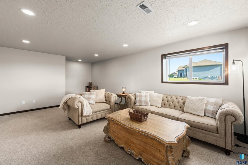 Welcome to this beautifully custom-built 2020 ranch, ideally - photo 41