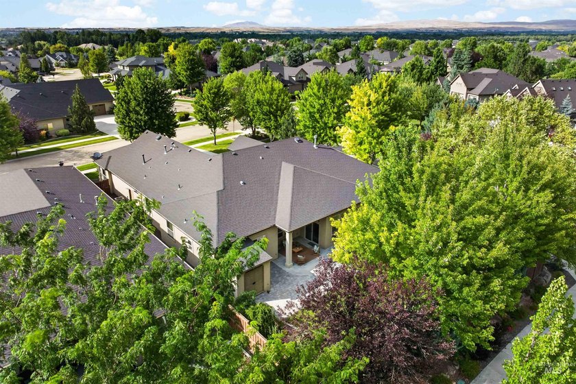 Beautiful James Clyde-built single-level home on a .35-acre - photo 46