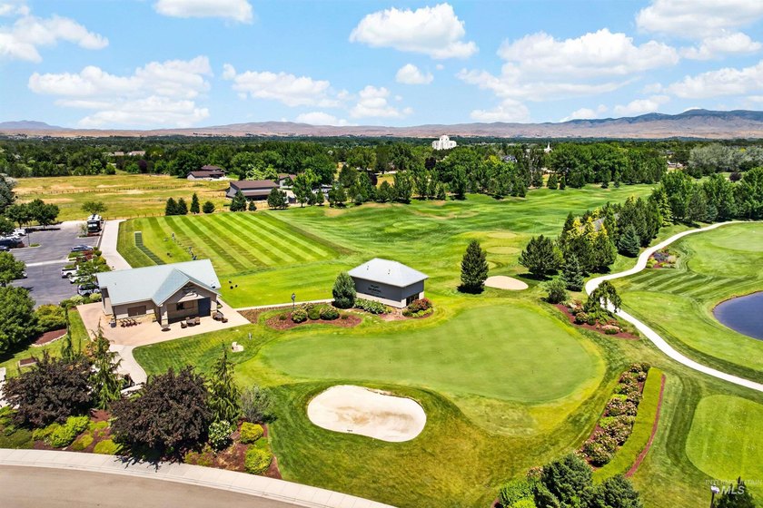 Beautiful James Clyde-built single-level home on a .35-acre - photo 47