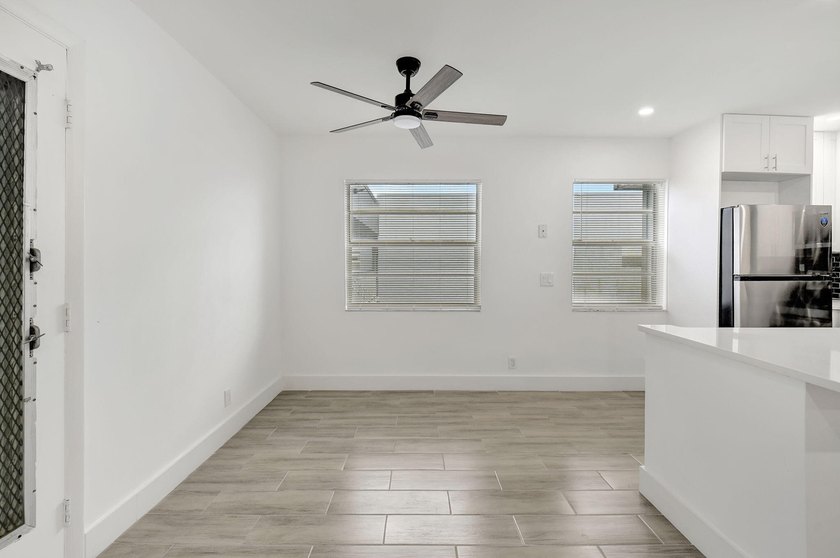 Beautifully updated 2-bedroom, 2-bathroom residence renovated in - photo 7