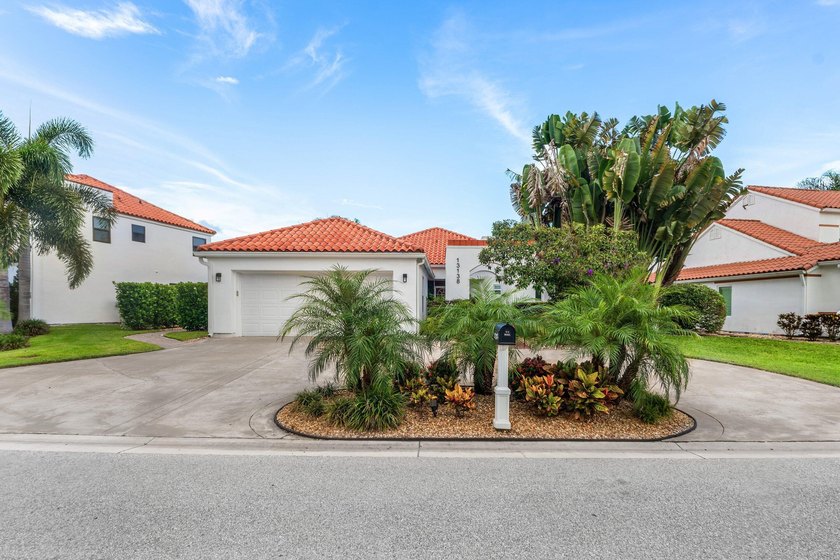 Experience luxury living in this beautifully renovated home - photo 2