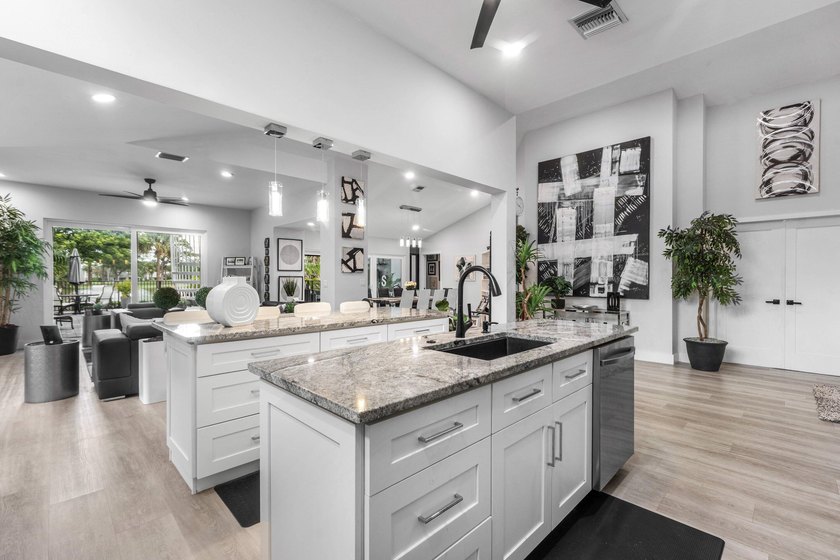 Experience luxury living in this beautifully renovated home - photo 7
