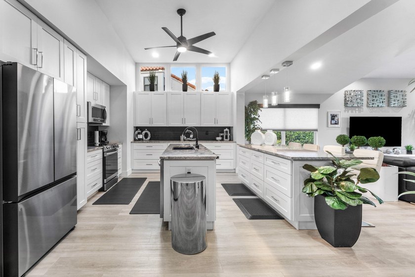 Experience luxury living in this beautifully renovated home - photo 8