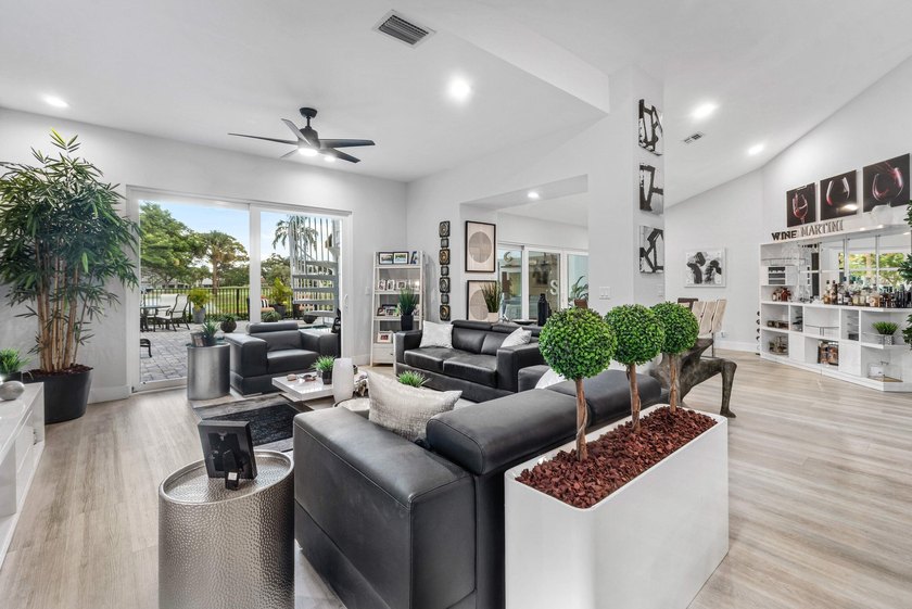 Experience luxury living in this beautifully renovated home - photo 10
