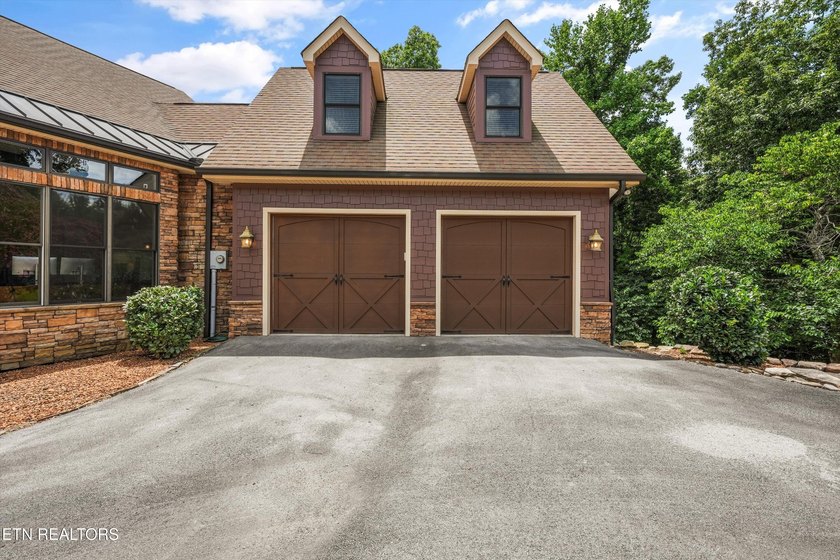 Experience luxury lakefront living in this exceptional 5-bedroom - photo 4