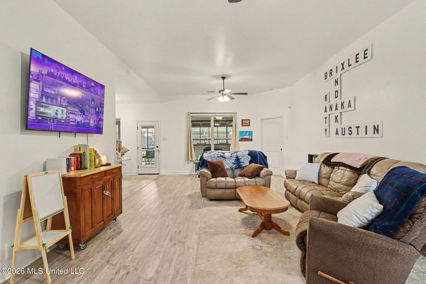 Pride of ownership shows in this move in ready home seller's - photo 4
