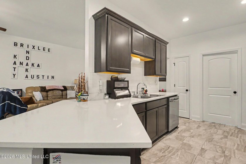 Pride of ownership shows in this move in ready home seller's - photo 8