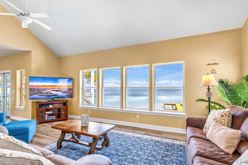 Beautiful Gary Ulrich custom built bay front home. Boat dock - photo 16