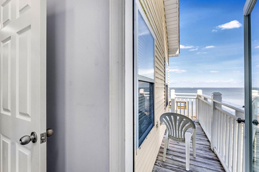 Beautiful Gary Ulrich custom built bay front home. Boat dock - photo 25
