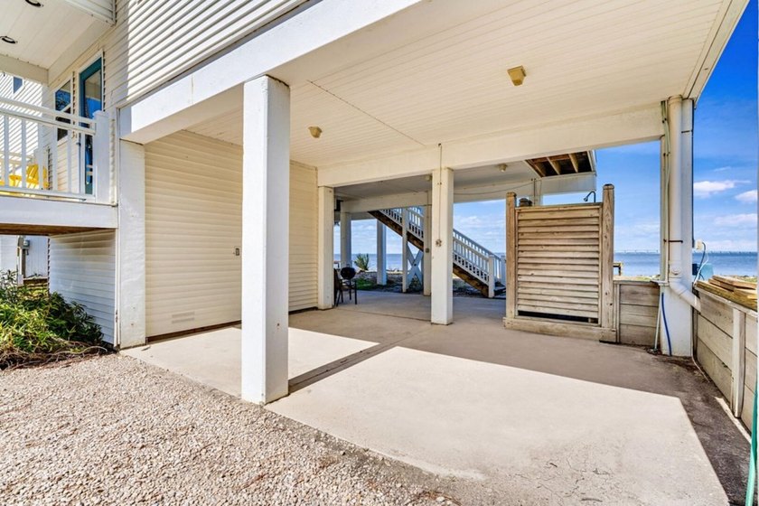 Beautiful Gary Ulrich custom built bay front home. Boat dock - photo 36