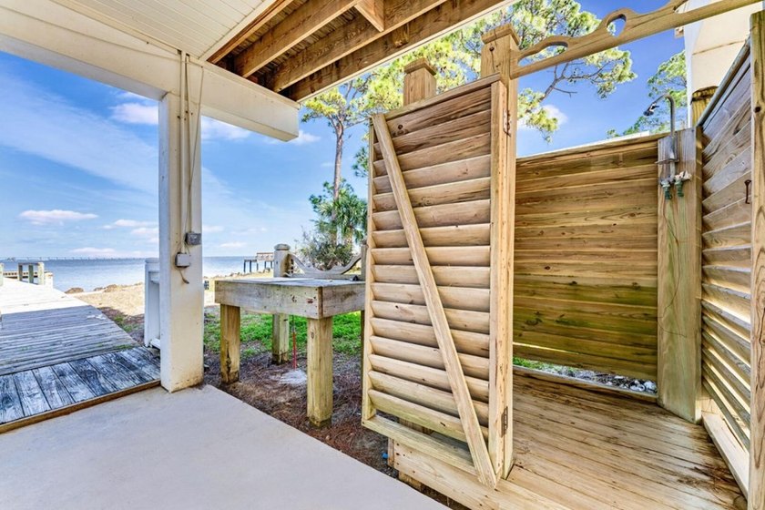 Beautiful Gary Ulrich custom built bay front home. Boat dock - photo 37