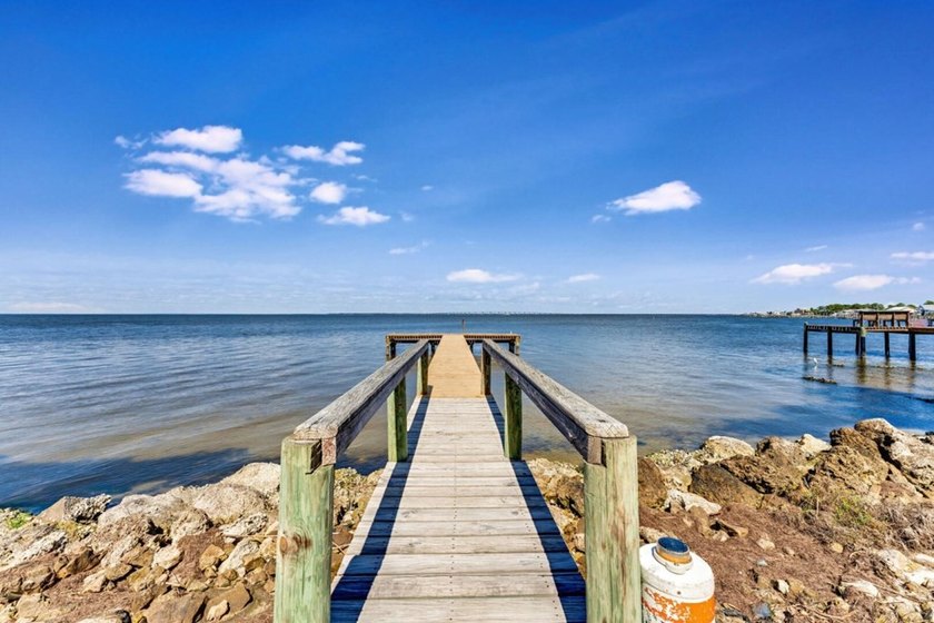 Beautiful Gary Ulrich custom built bay front home. Boat dock - photo 39
