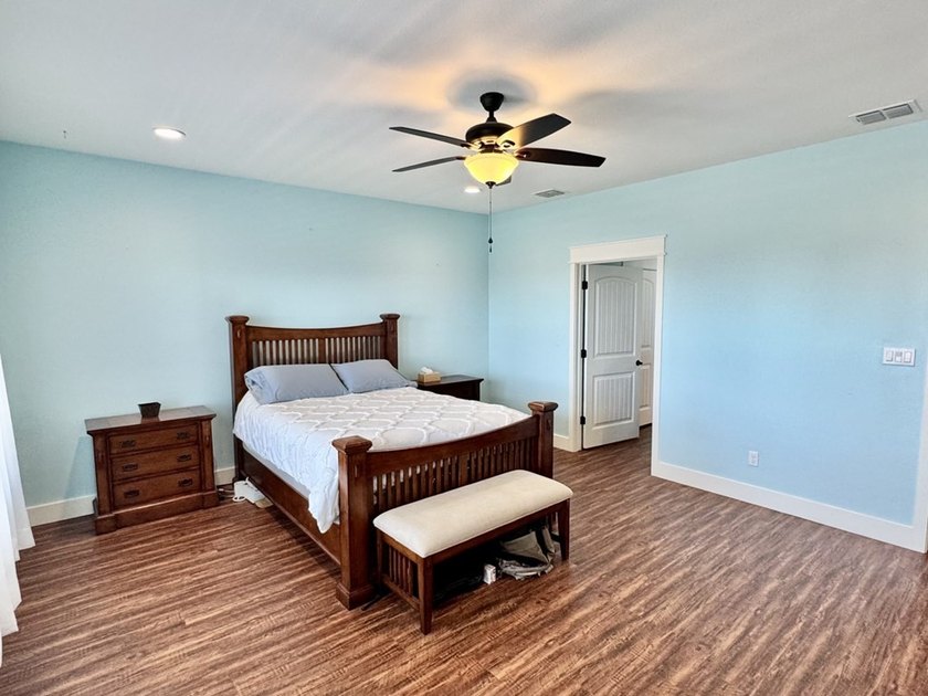 Beautiful custom-built 3- bedroom, 2-bath stilt home (2019) - photo 14