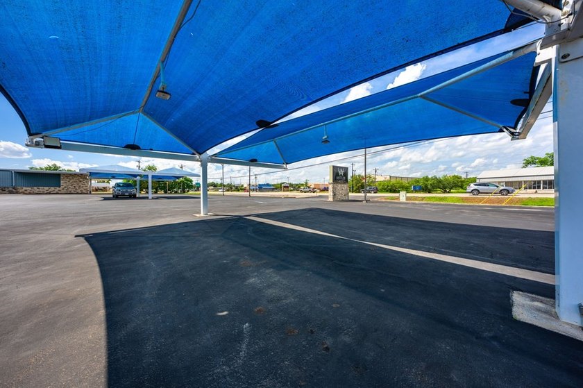 Commercial property offering a versatile space suitable for - photo 21