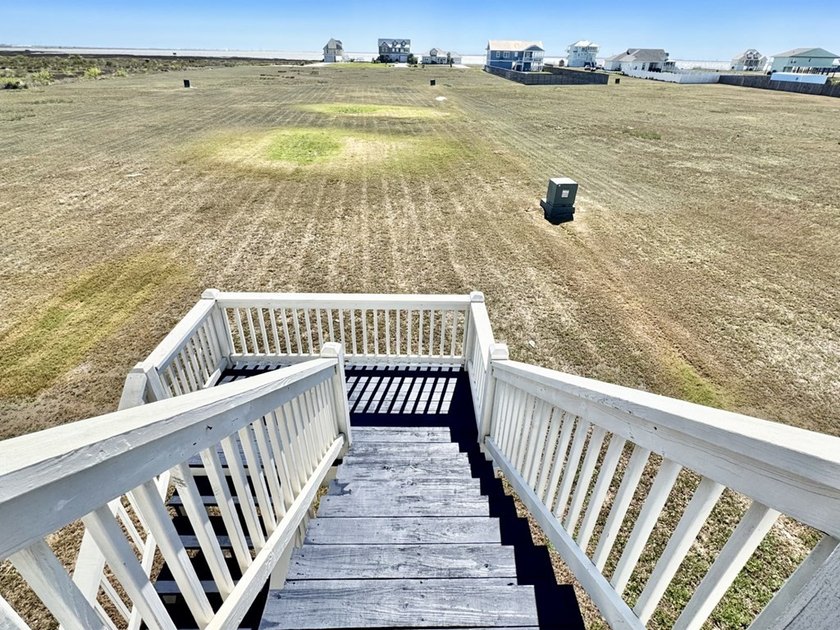 Beautiful custom-built 3- bedroom, 2-bath stilt home (2019) - photo 27