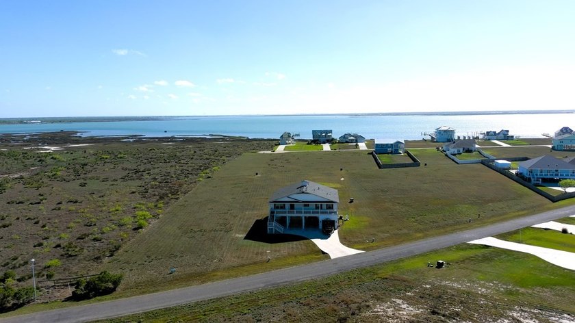 Beautiful custom-built 3- bedroom, 2-bath stilt home (2019) - photo 34