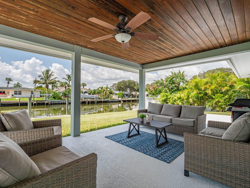 Welcome to this waterfront single-story residence in Coral Cove - photo 2