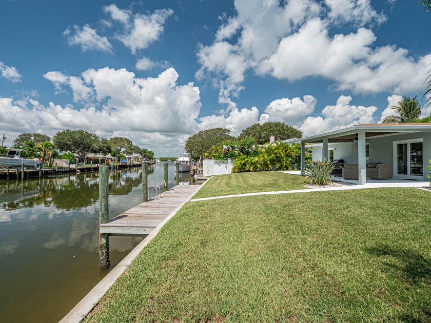 Welcome to this waterfront single-story residence in Coral Cove - photo 5